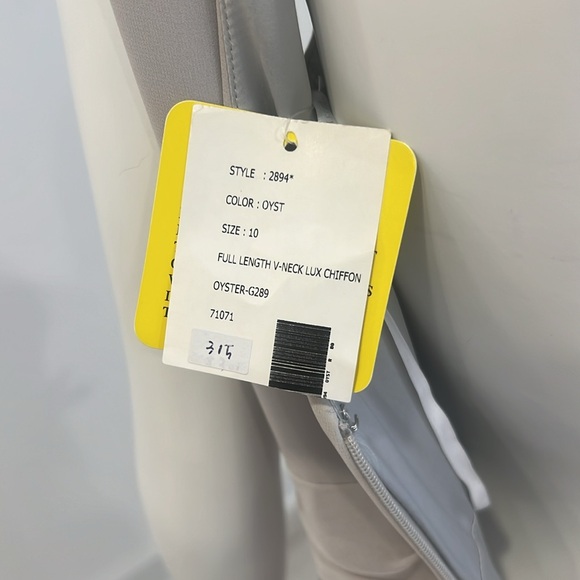 Sample Sale-NWT- Dessy- 2894-size 10-Oyster (Grey/Taupe)-chiffon- Pristine - Picture 7 of 8